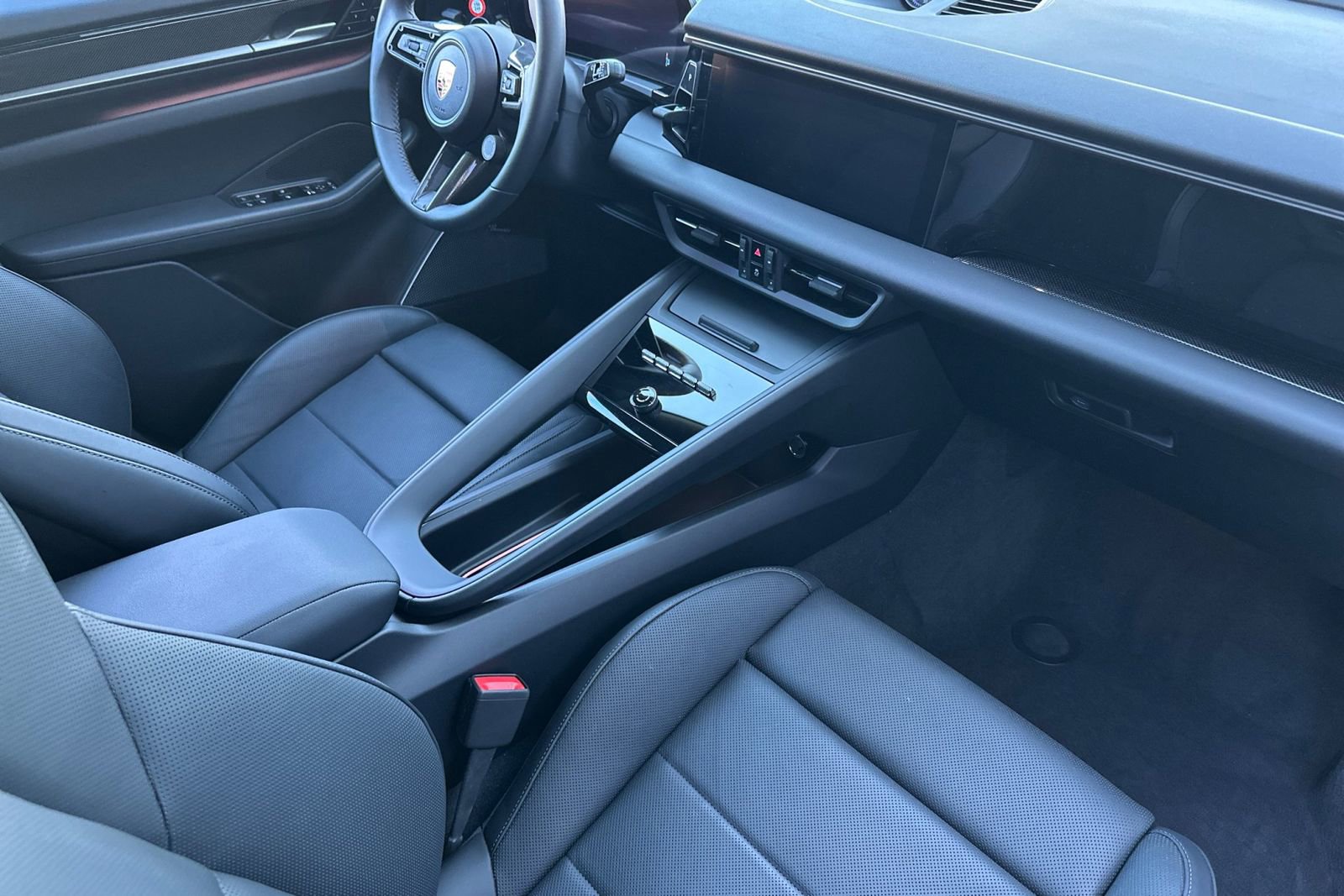 Certified 2025 Porsche Macan 4S Electric image 18
