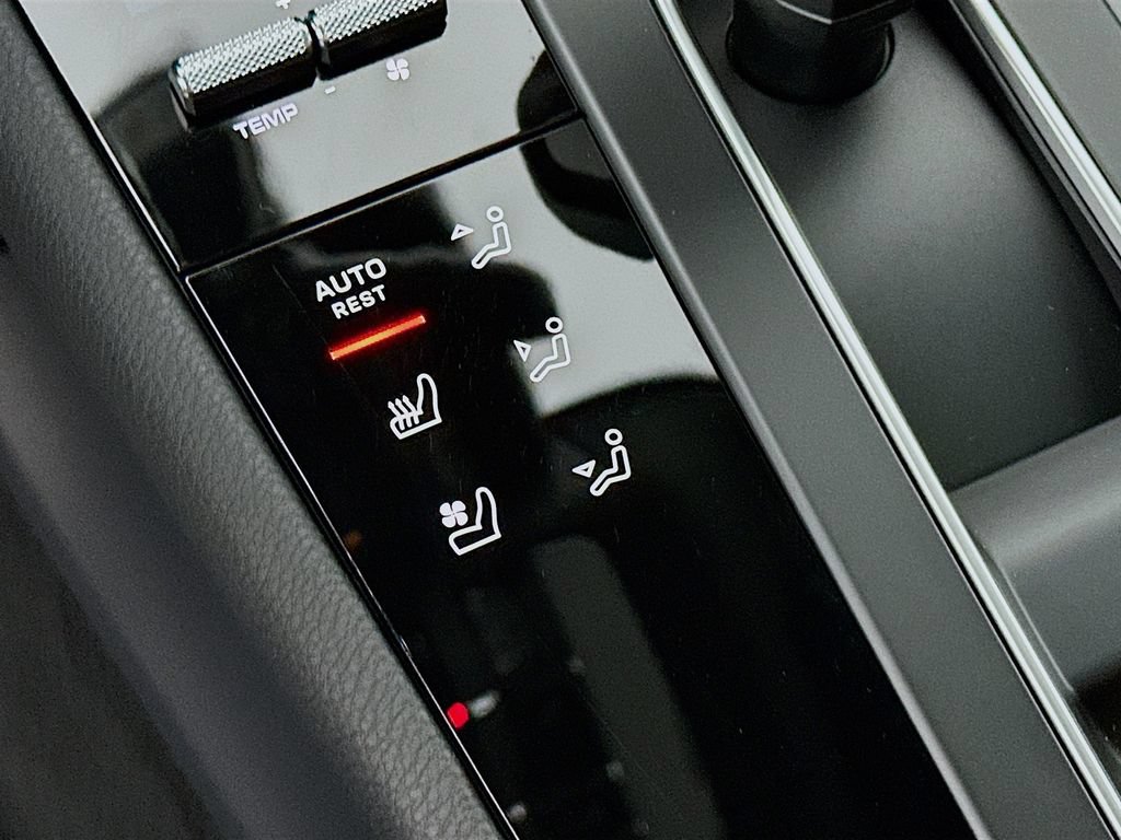 Certified 2026 Porsche Macan AWD/4WD image 23