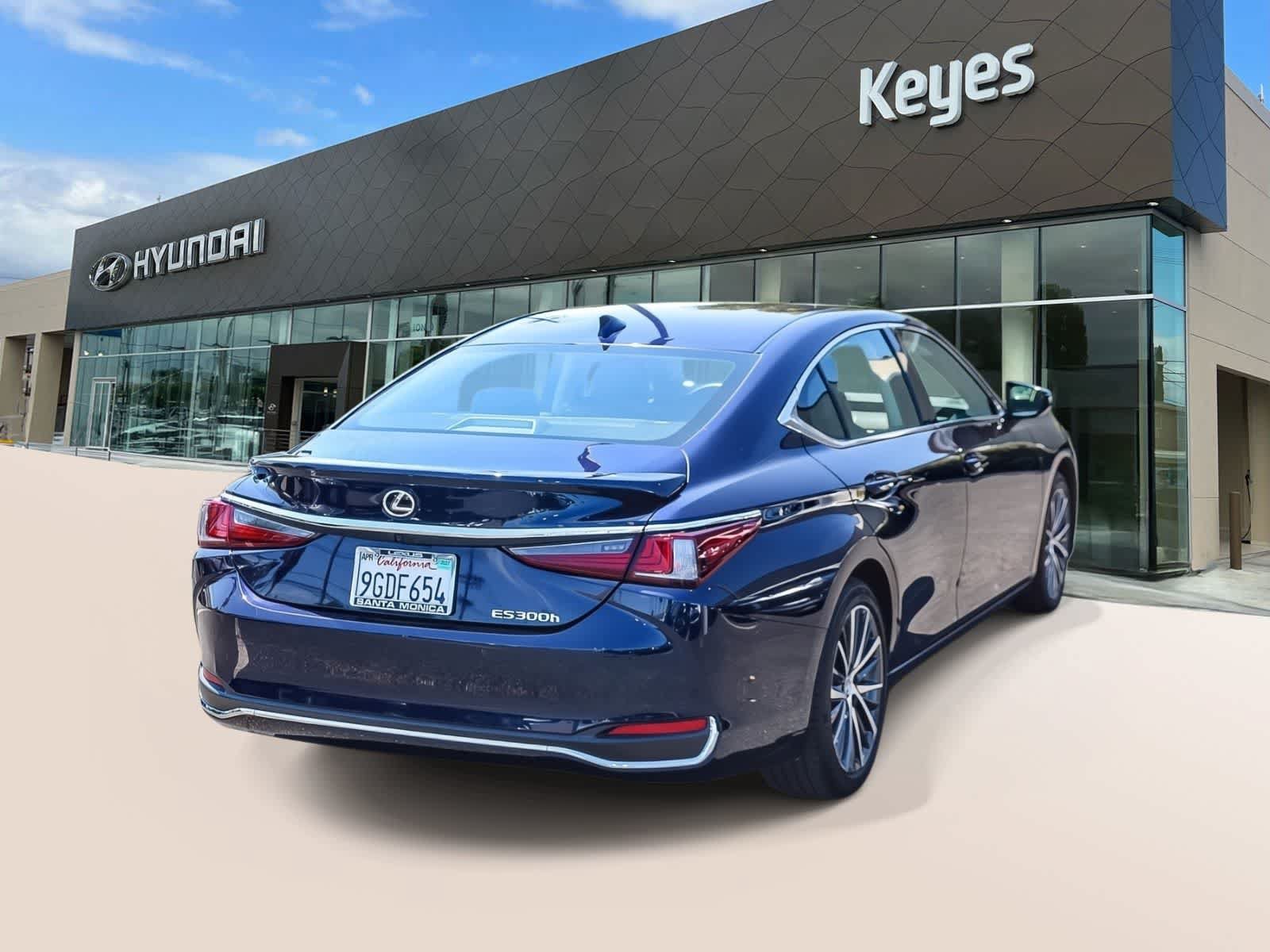 Used 2023 Lexus ES 300h w/ Premium Package FWD image 4