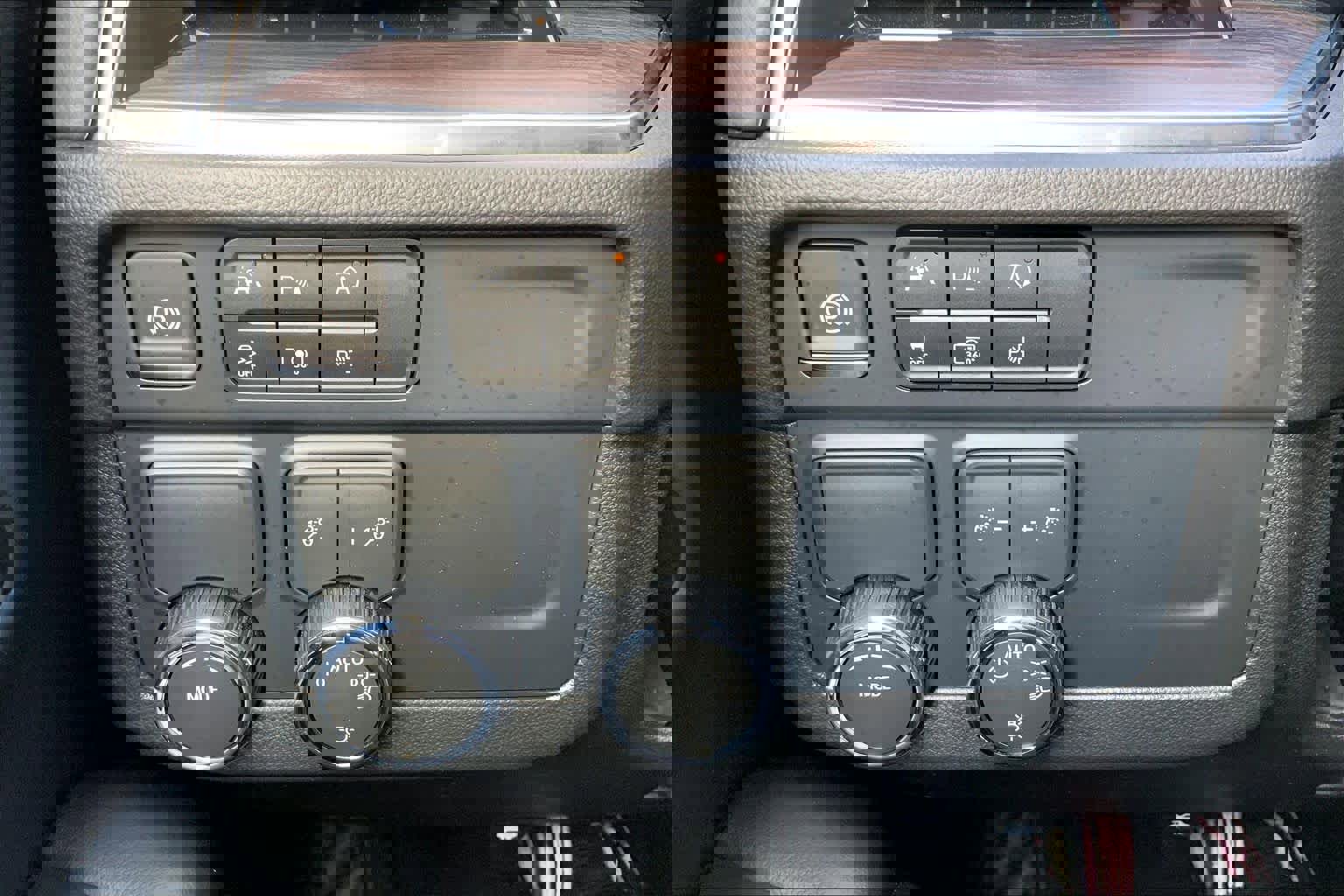 Used 2026 Chevrolet Suburban LS image 37