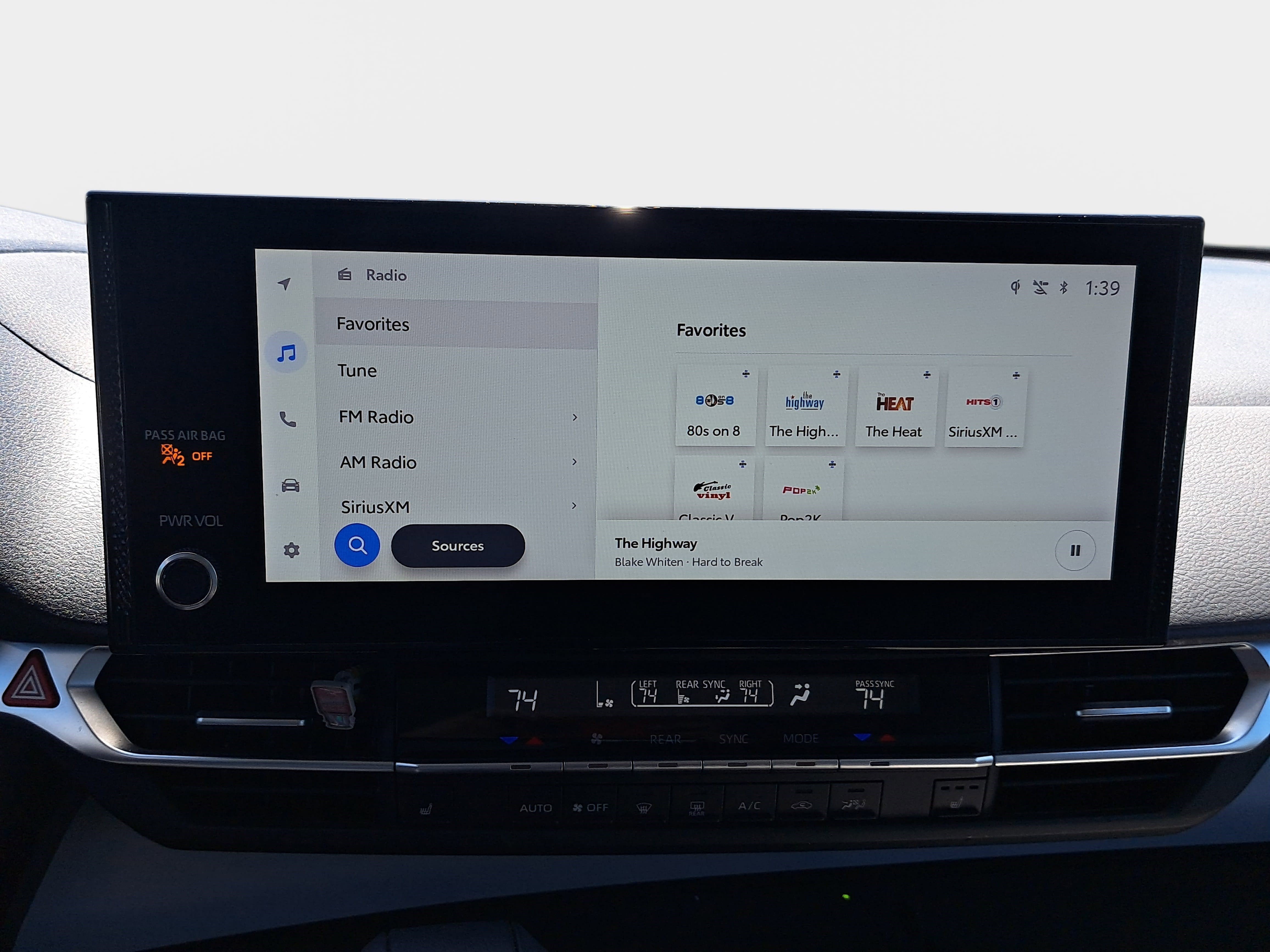 Used 2025 Toyota Sienna XLE FWD image 21