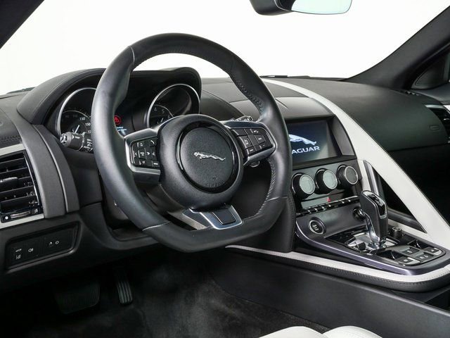 Used 2020 Jaguar F-TYPE Convertible image 4