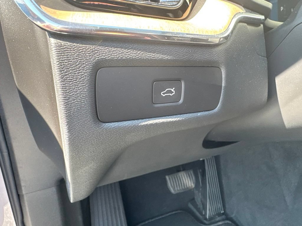 Used 2026 Volvo XC60 B5 Plus w/ Protection Package Premier AWD/4WD image 19