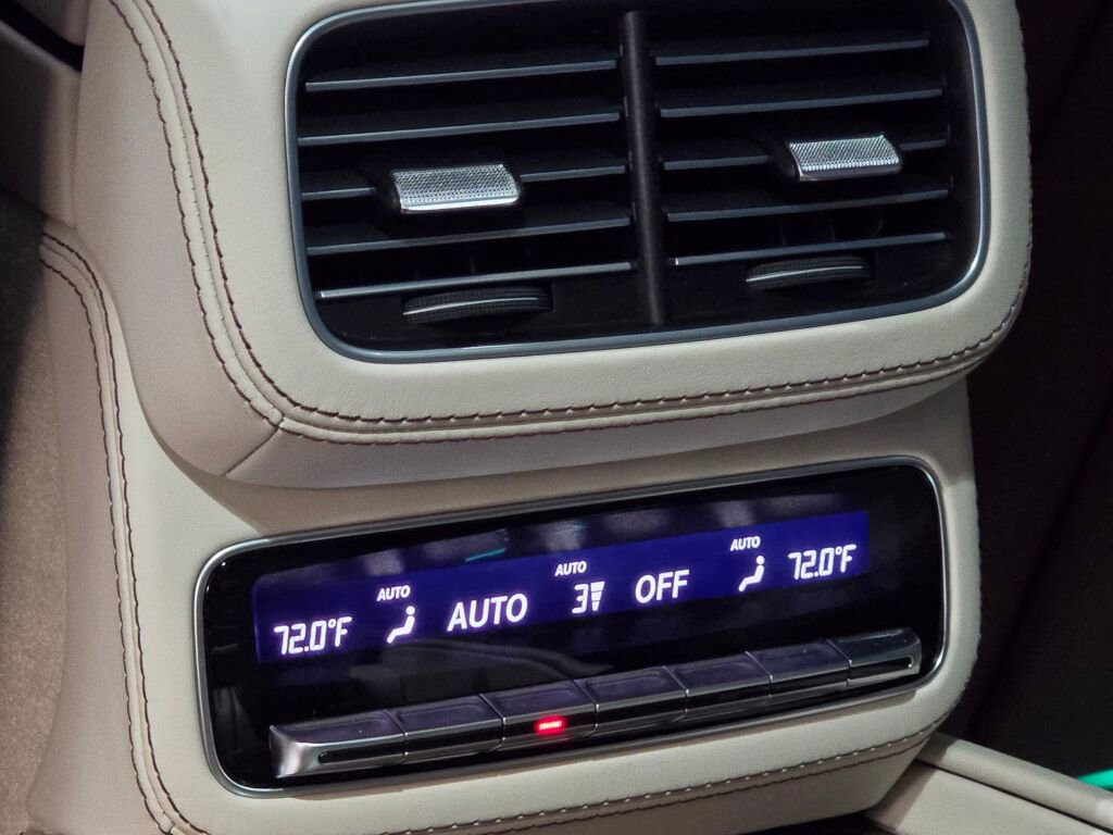 Used 2025 Mercedes-Benz Maybach GLS 600 4MATIC image 42