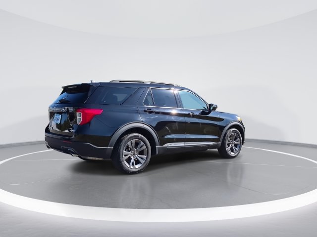 Used 2024 Ford Explorer XLT w/ Equipment Group 202A AWD/4WD image 8