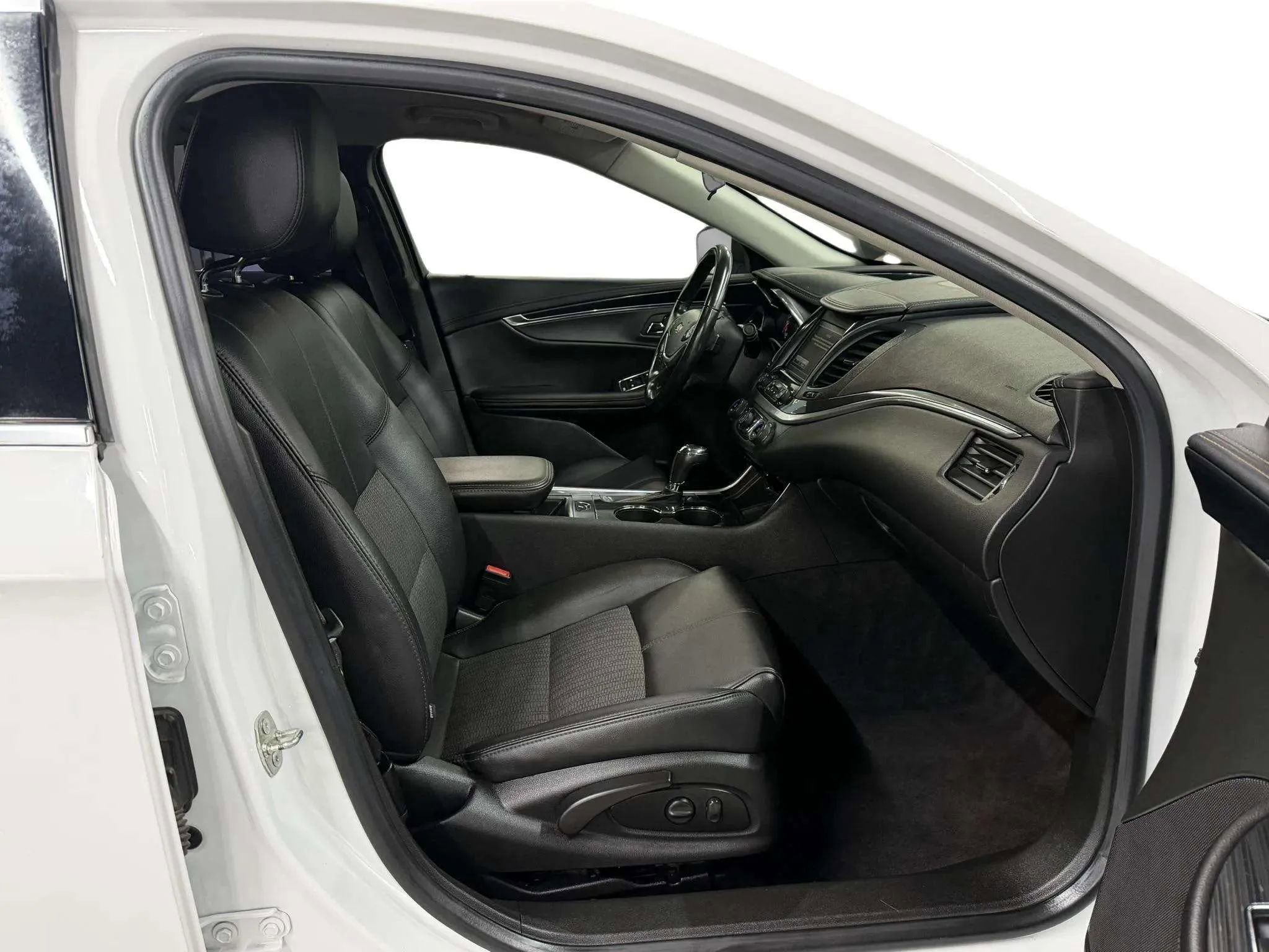 Used 2019 Chevrolet Impala LT image 11