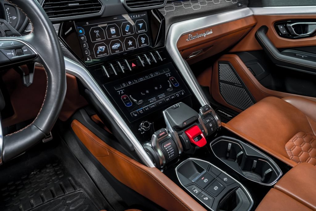 Used 2022 Lamborghini Urus AWD/4WD image 23