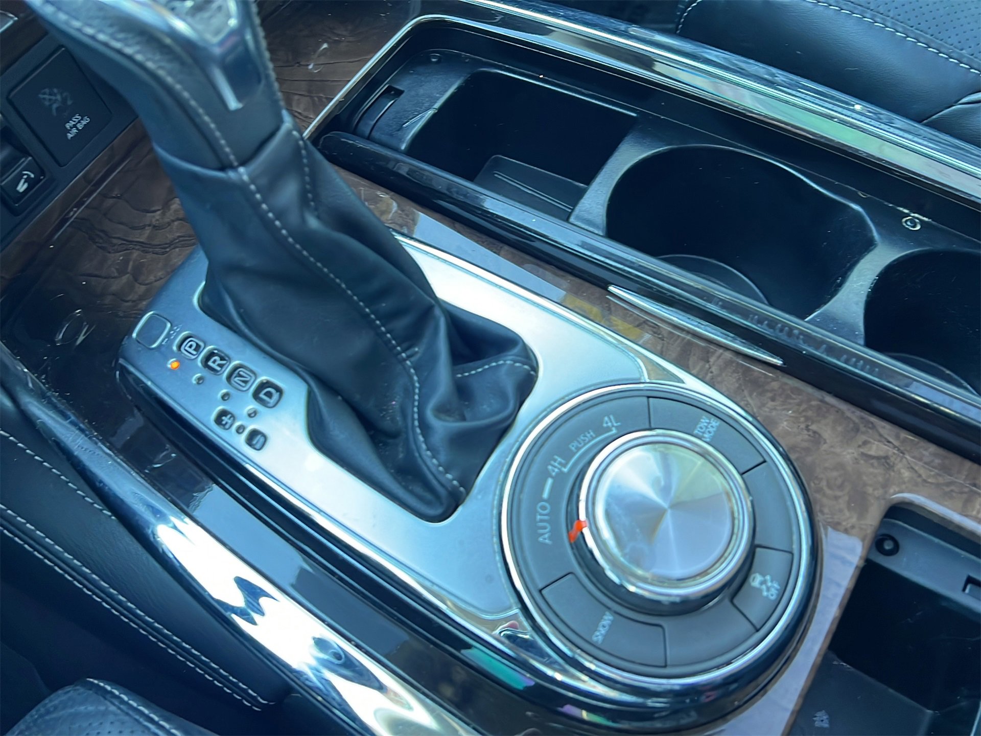 Certified 2018 INFINITI QX80 4WD w/ Deluxe Technology Package image 25