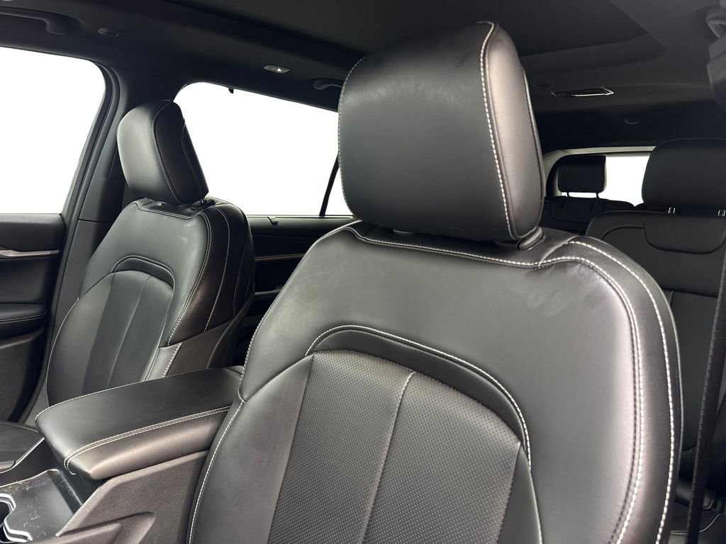 Used 2025 Jeep Grand Cherokee L Limited w/ Luxury Tech Group II AWD/4WD image 30