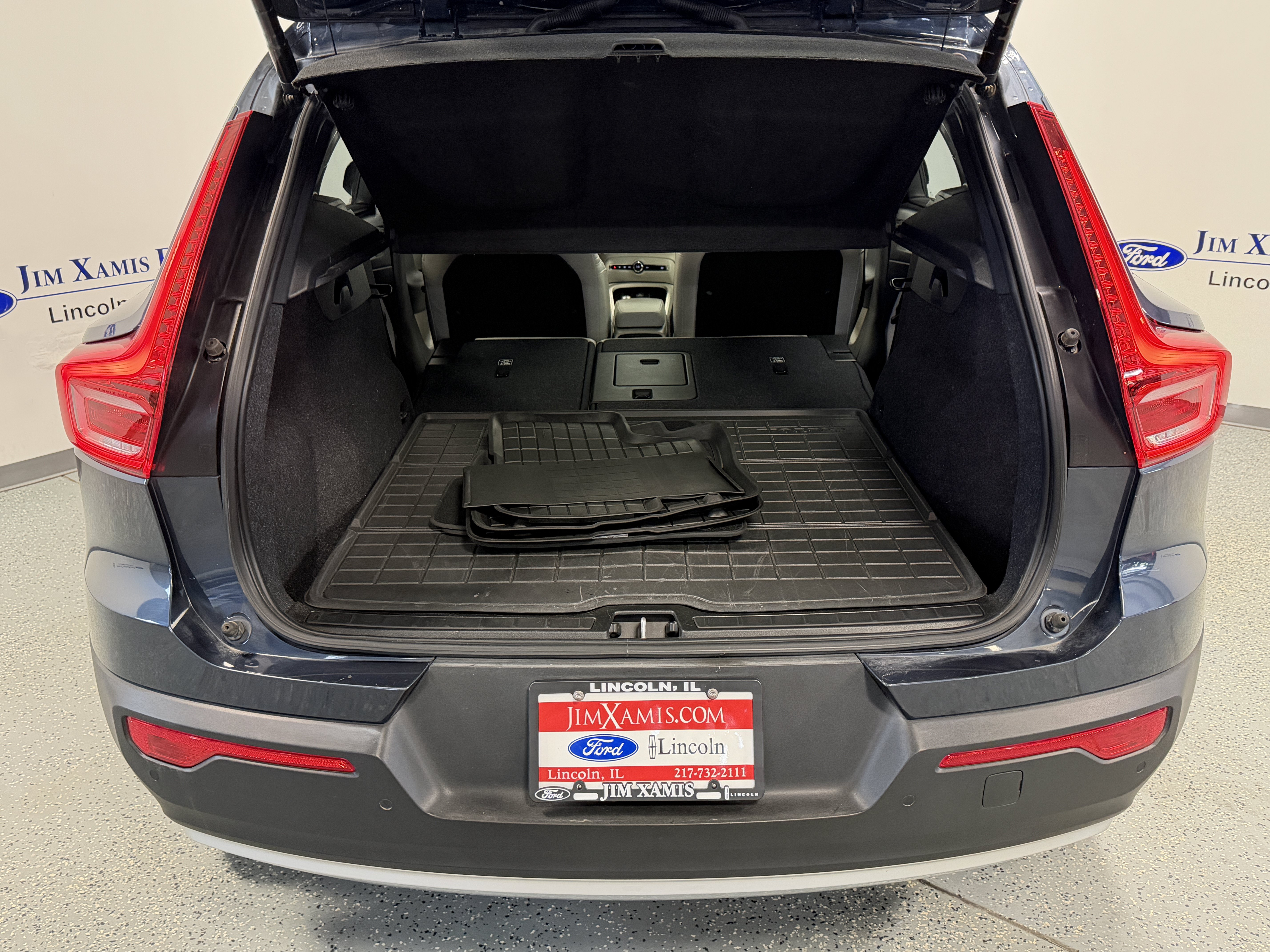 Used 2021 Volvo XC40 T5 Momentum w/ Premium Package AWD/4WD image 27
