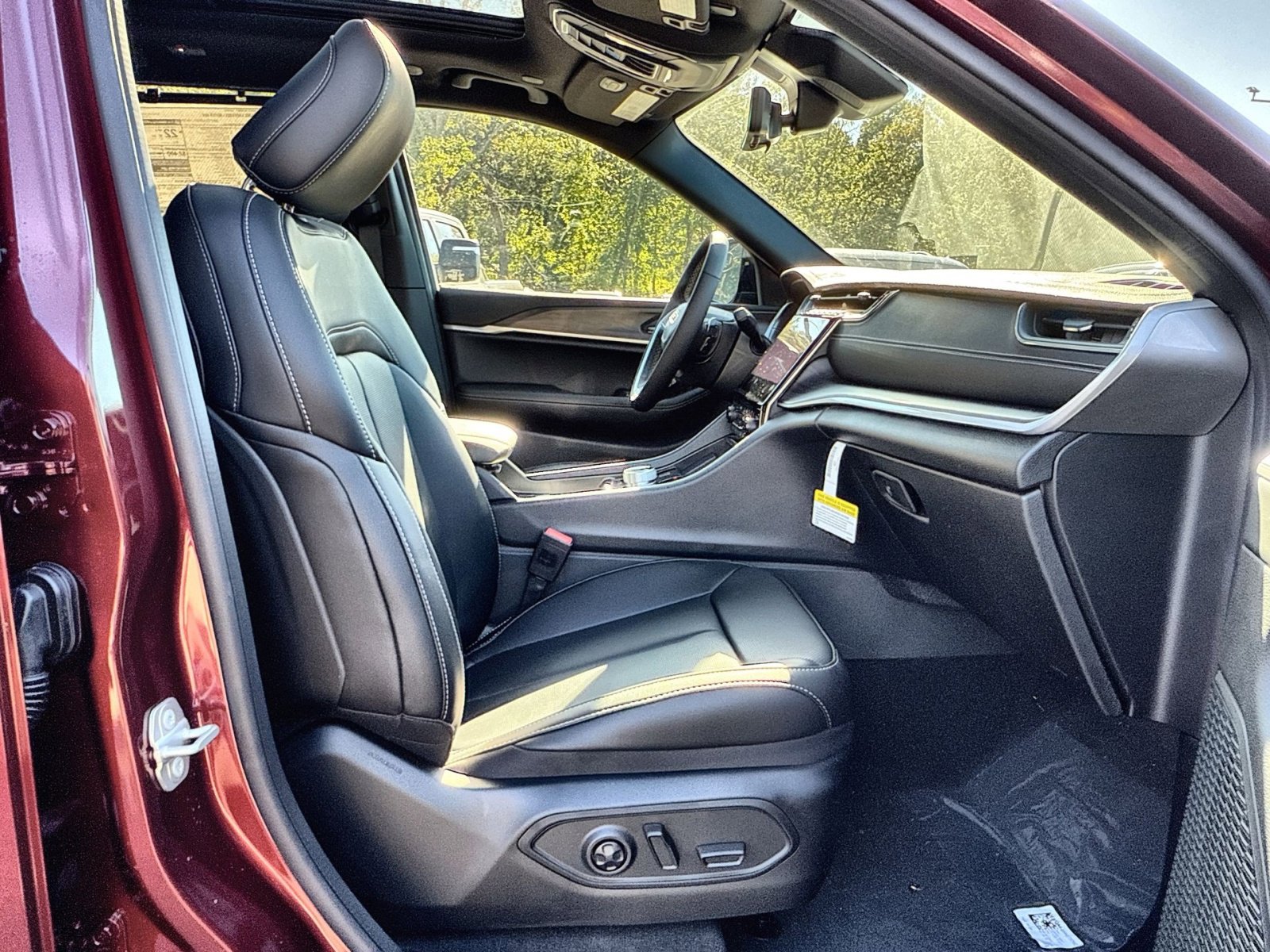 New 2025 Jeep Grand Cherokee Limited w/ Luxury Tech Group II image 27