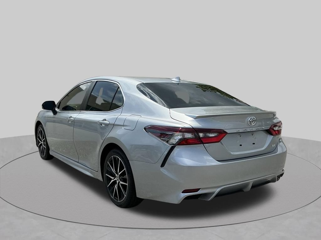 Used 2024 Toyota Camry SE w/ Cold Weather Package FWD image 3