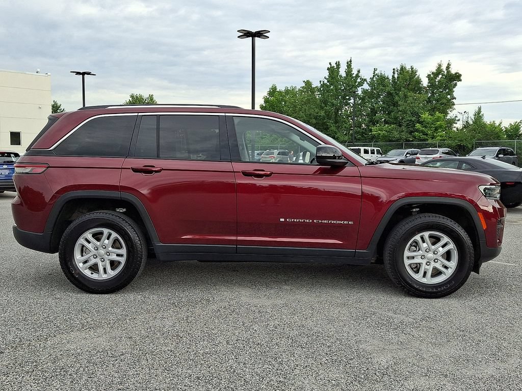 Used 2023 Jeep Grand Cherokee Laredo w/ Luxury Tech Group I AWD/4WD image 10