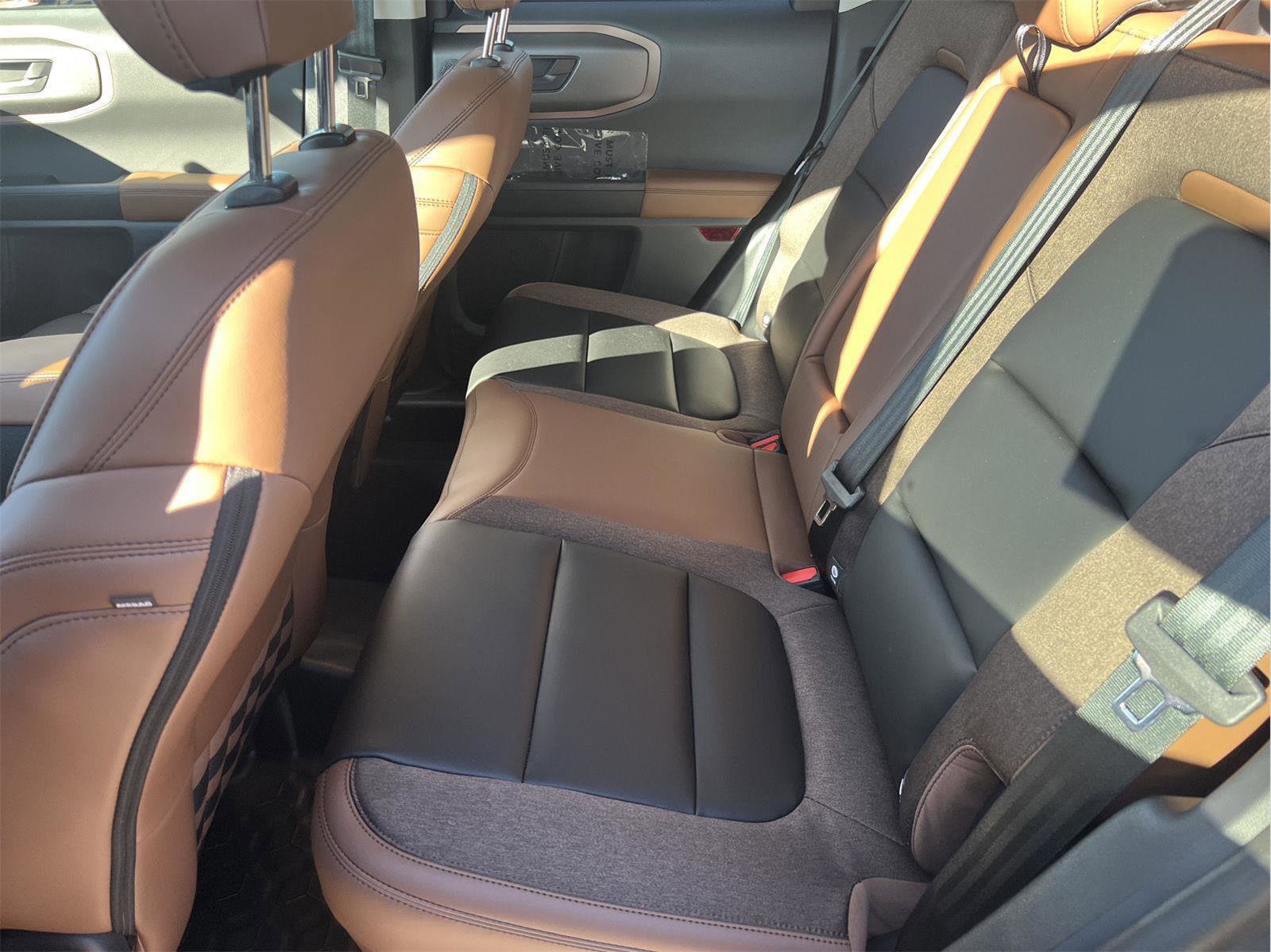 Used 2025 Ford Bronco Sport Outer Banks w/ Sasquatch Outer Banks Package image 12