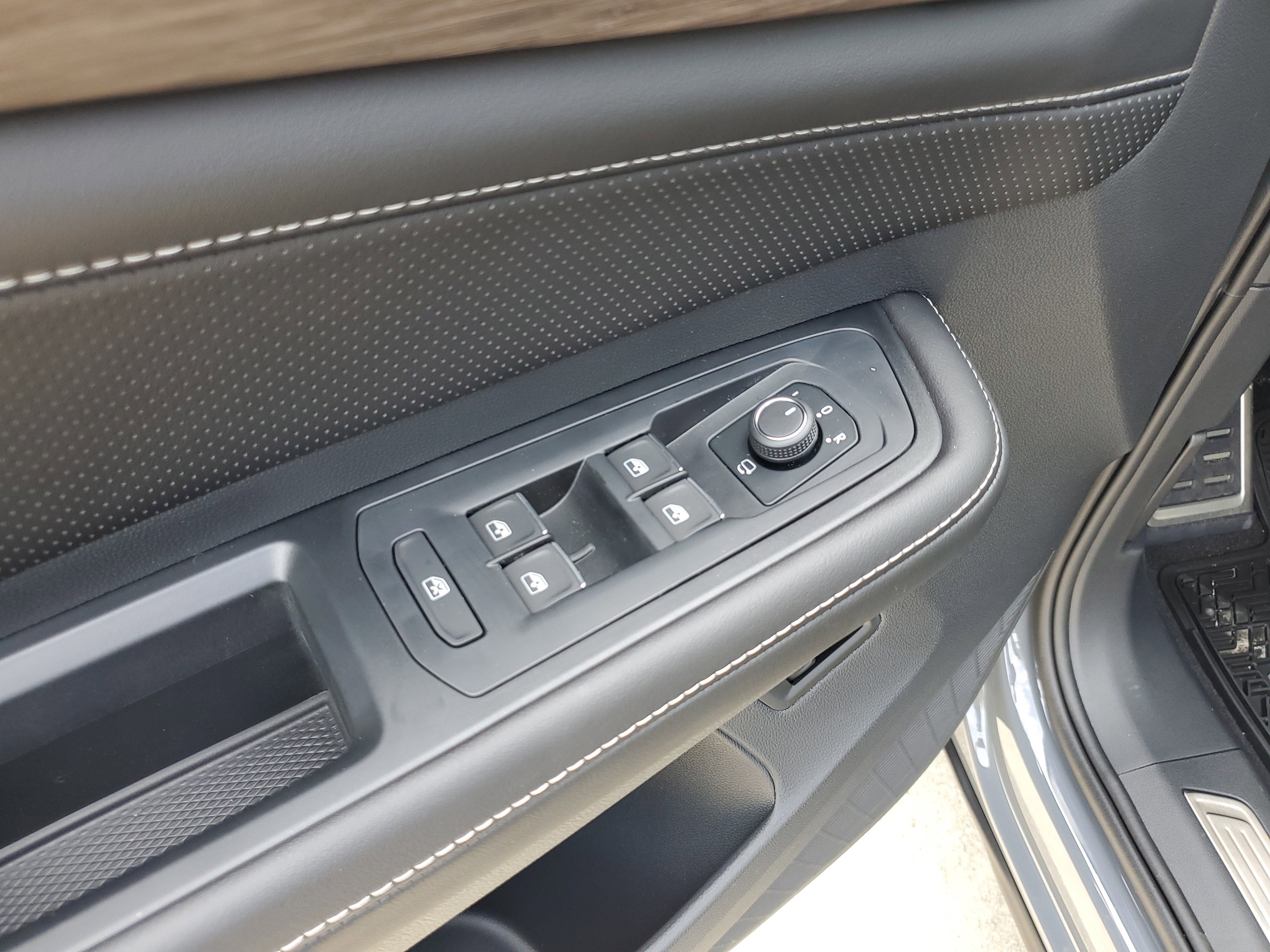 New 2025 Volkswagen Atlas SEL Premium R-Line image 16