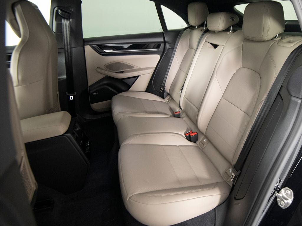 New 2026 Porsche Macan 4 Electric AWD/4WD image 36