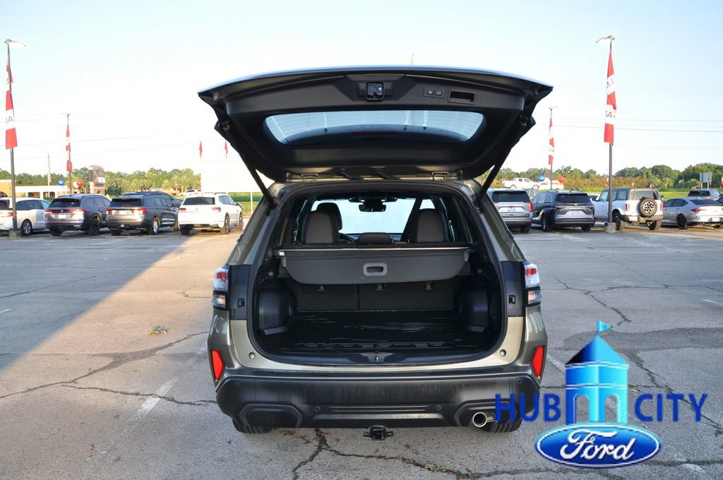 Used 2025 Subaru Forester Limited AWD/4WD image 21