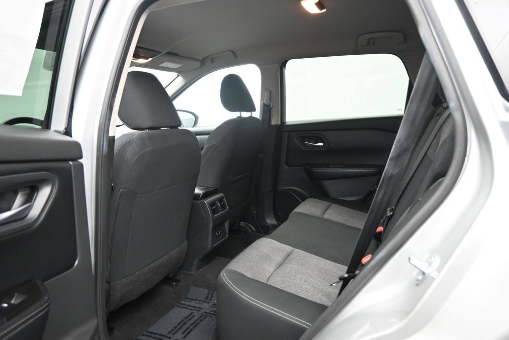 Used 2025 Nissan Rogue SV AWD/4WD image 26