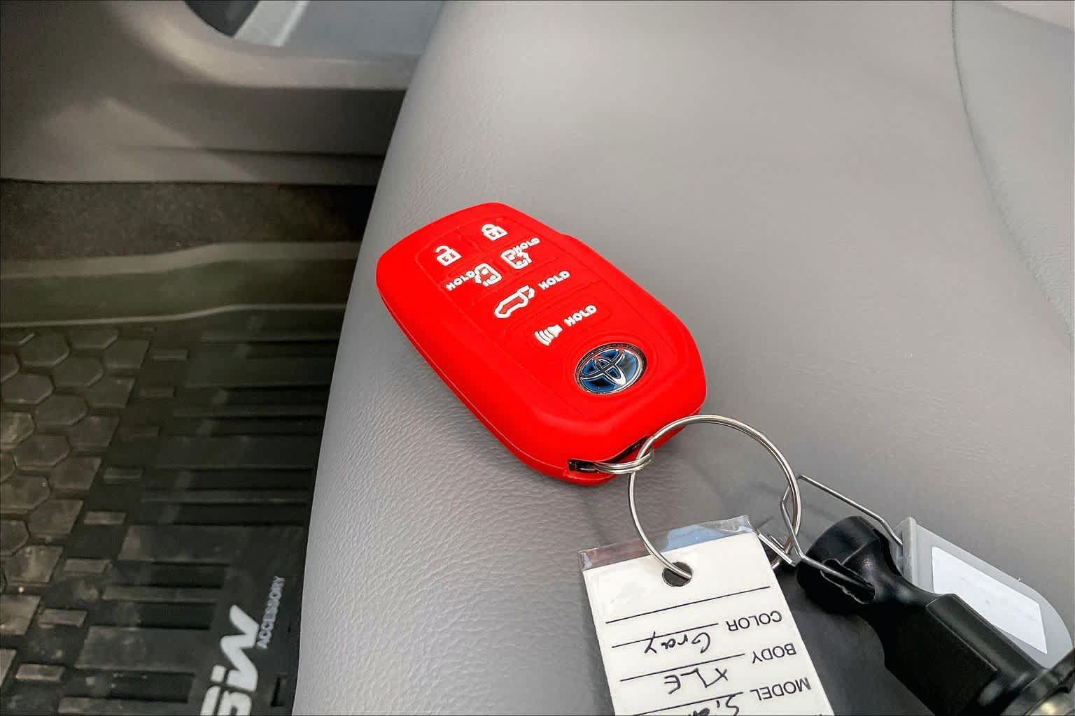 Used 2022 Toyota Sienna XLE FWD image 14