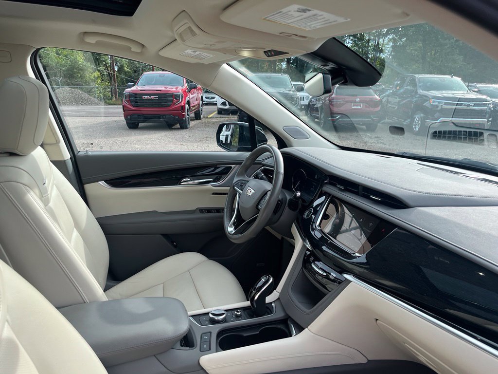 Used 2025 Cadillac XT6 Premium Luxury w/ LPO, Floor Liner Package AWD/4WD image 48