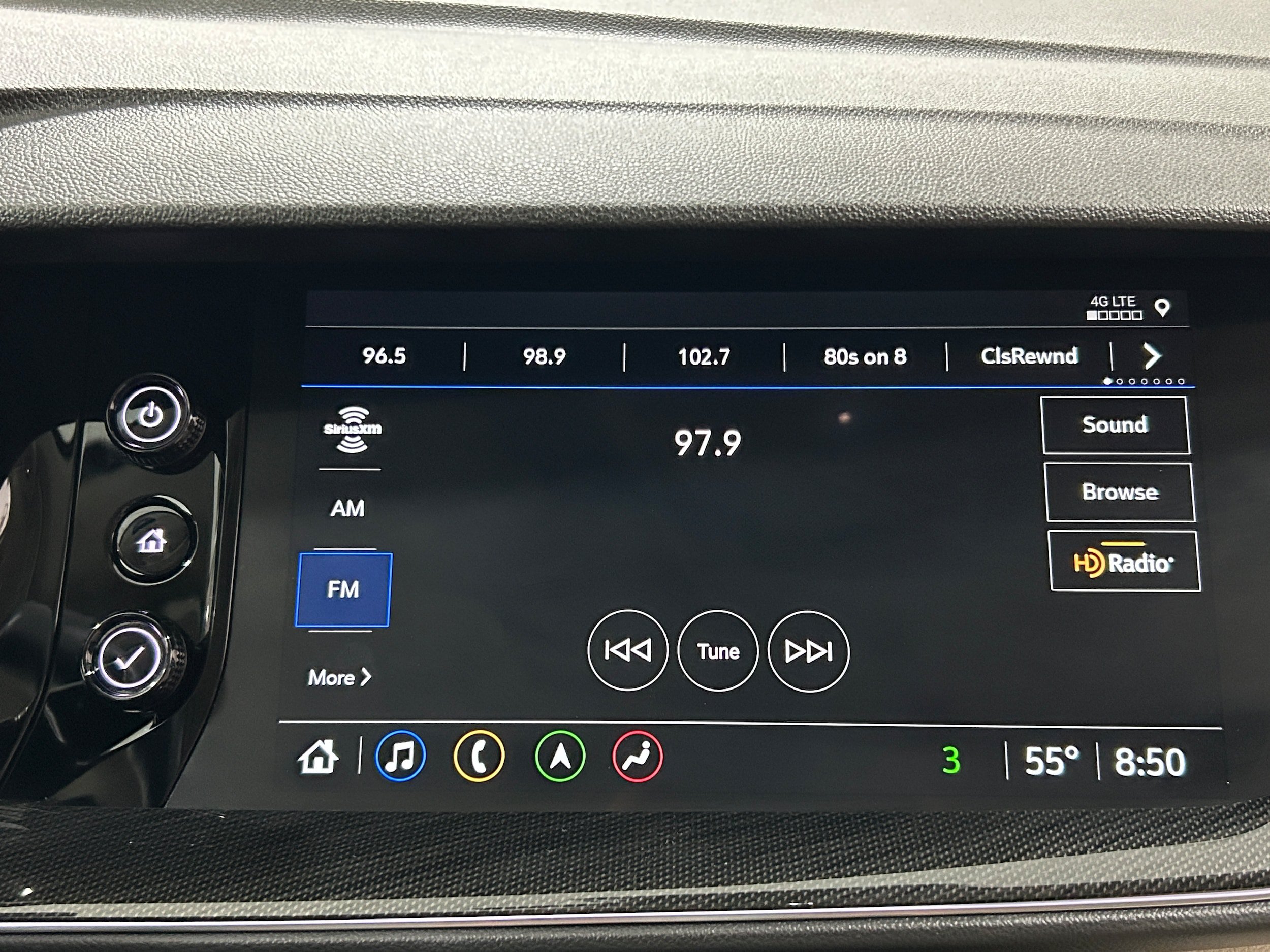 Used 2022 Buick Envision Essence w/ Technology Package I AWD/4WD image 5