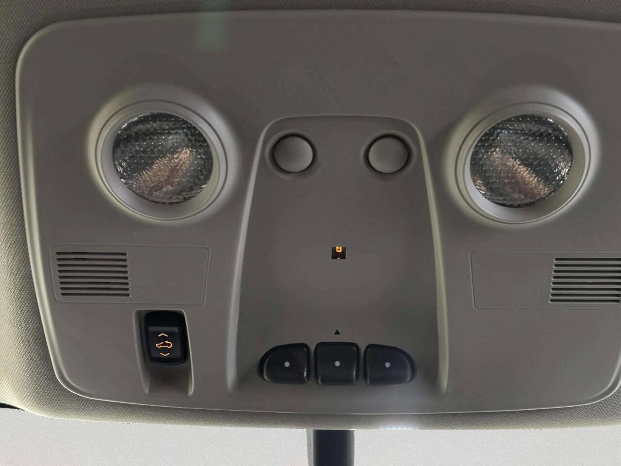 Used 2012 GMC Acadia Denali image 30