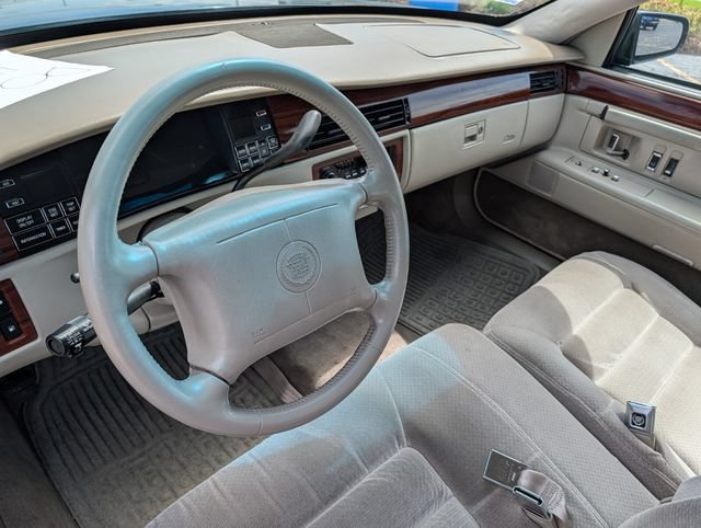 Used 1995 Cadillac De Ville Sedan FWD image 8