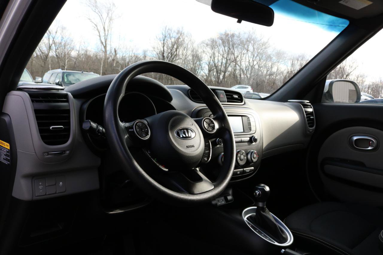 Used 2016 Kia Soul + FWD image 23