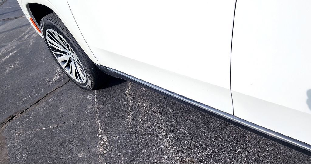 Used 2024 Jeep Grand Wagoneer L Series III w/ Rear Seat Video Group 1 AWD/4WD image 18