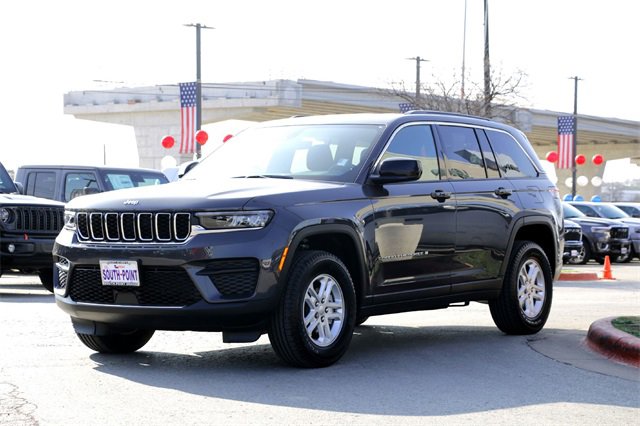 Used 2025 Jeep Grand Cherokee Laredo image 7