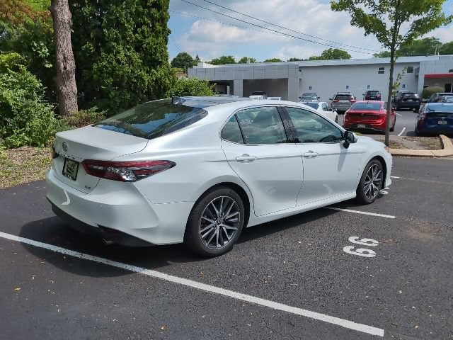 Used 2021 Toyota Camry XLE w/ Navigation Package FWD image 3