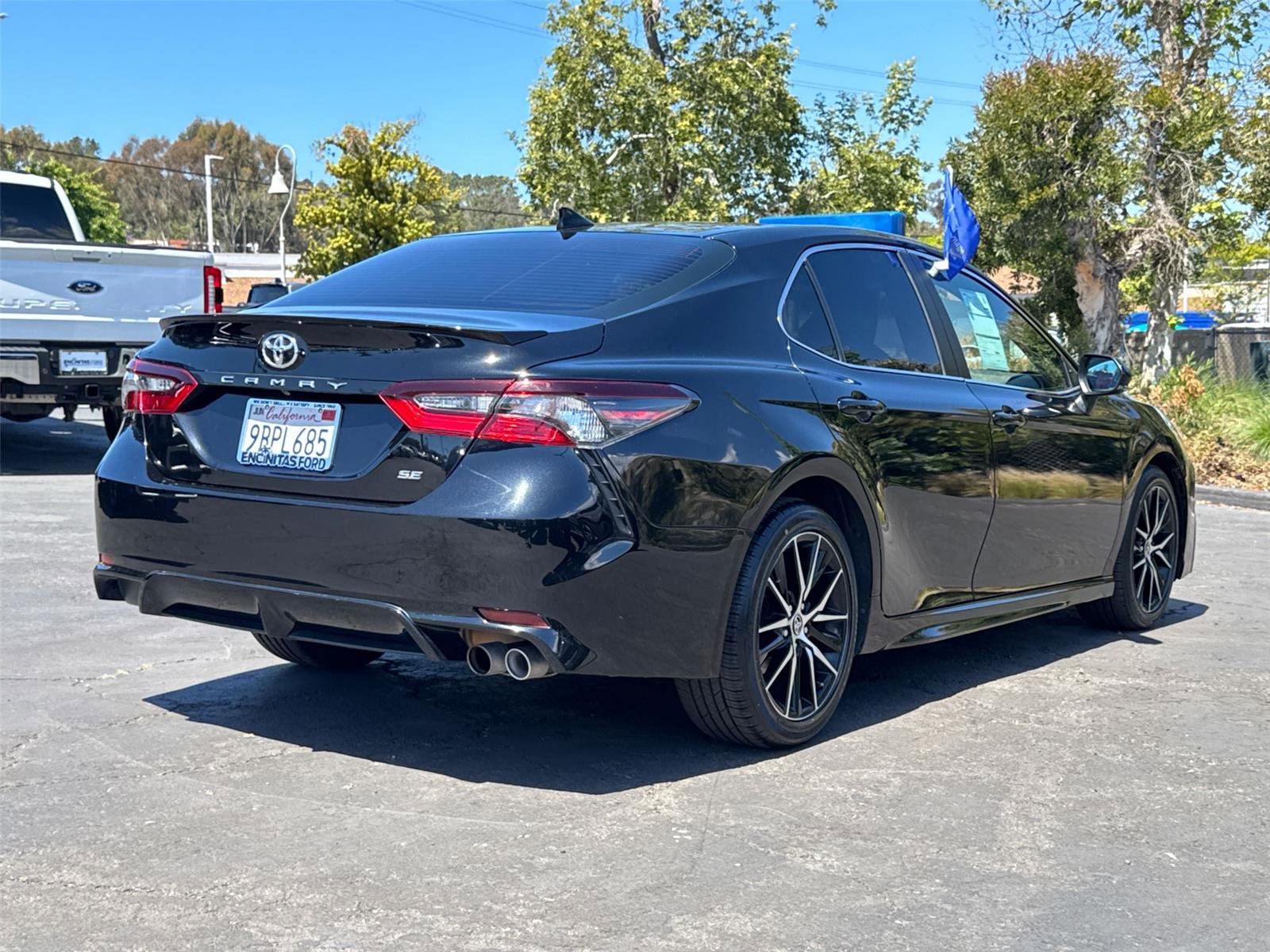 Used 2022 Toyota Camry SE w/ Carpet Mat Package (TMS) image 12