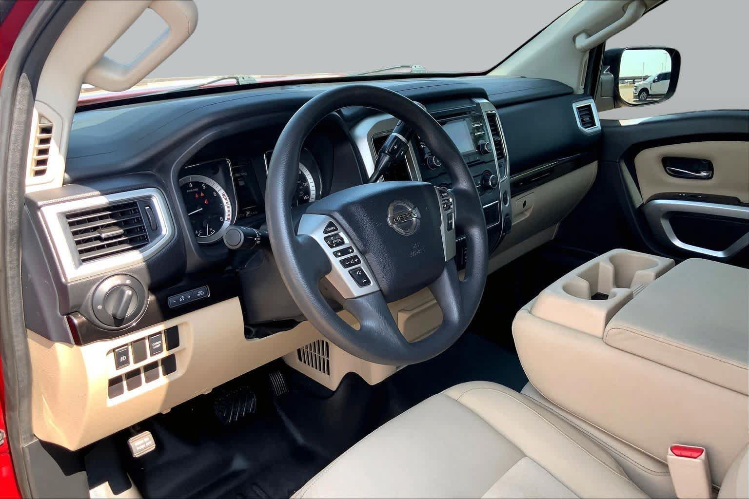 Used 2017 Nissan Titan SV RWD image 18