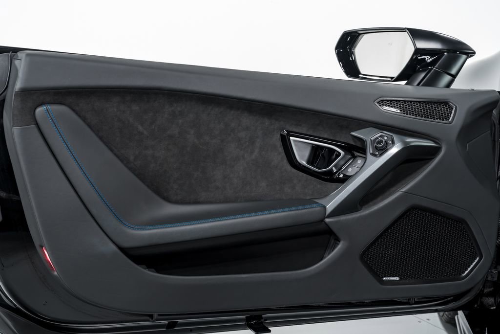Used 2022 Lamborghini Huracan EVO RWD image 9
