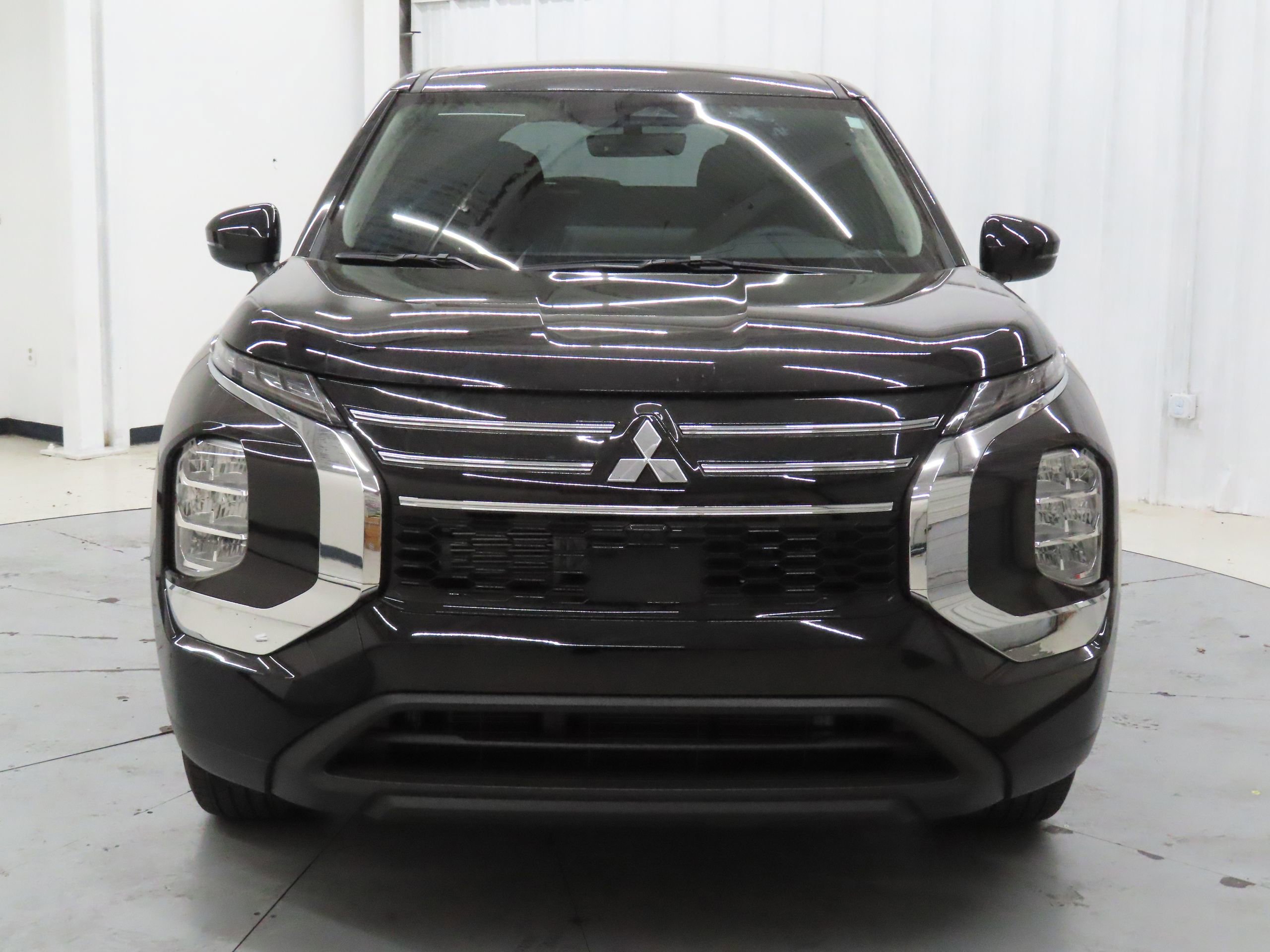 New 2026 Mitsubishi Outlander ES image 8