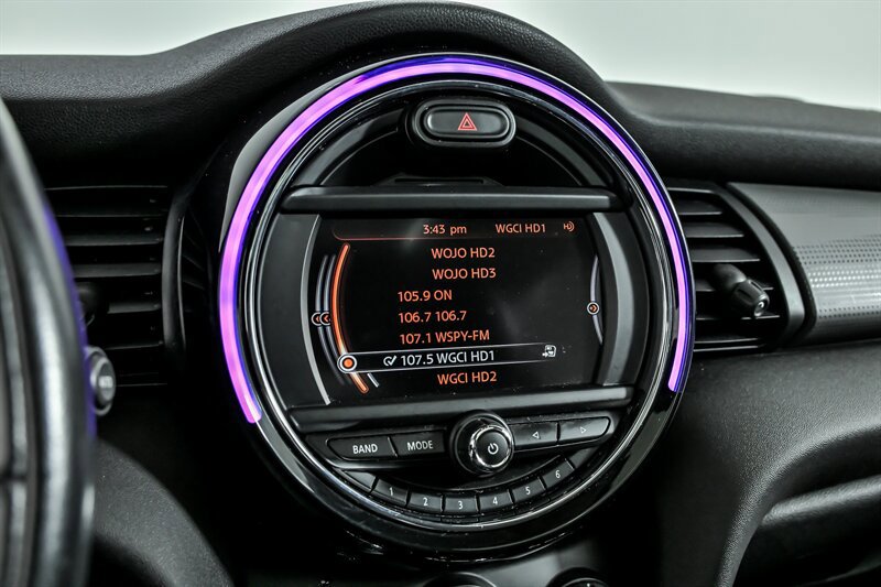 Used 2015 MINI Cooper 4-Door Hardtop image 25