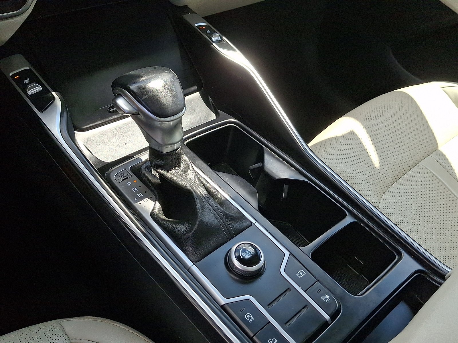 Used 2021 Kia Sorento S w/ Panoramic Sunroof Package FWD image 16