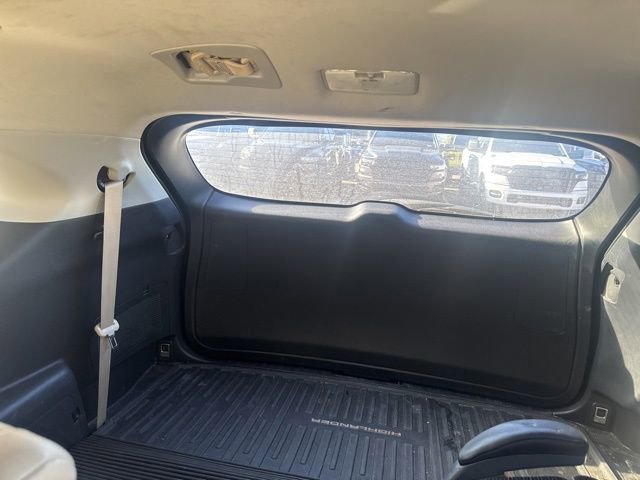 Used 2021 Toyota Highlander XLE FWD image 39