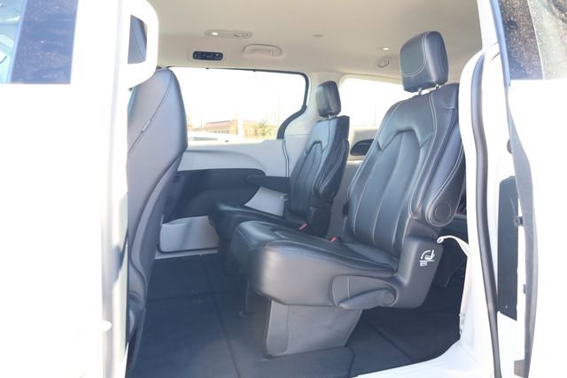 Used 2024 Chrysler Pacifica Touring-L FWD image 21