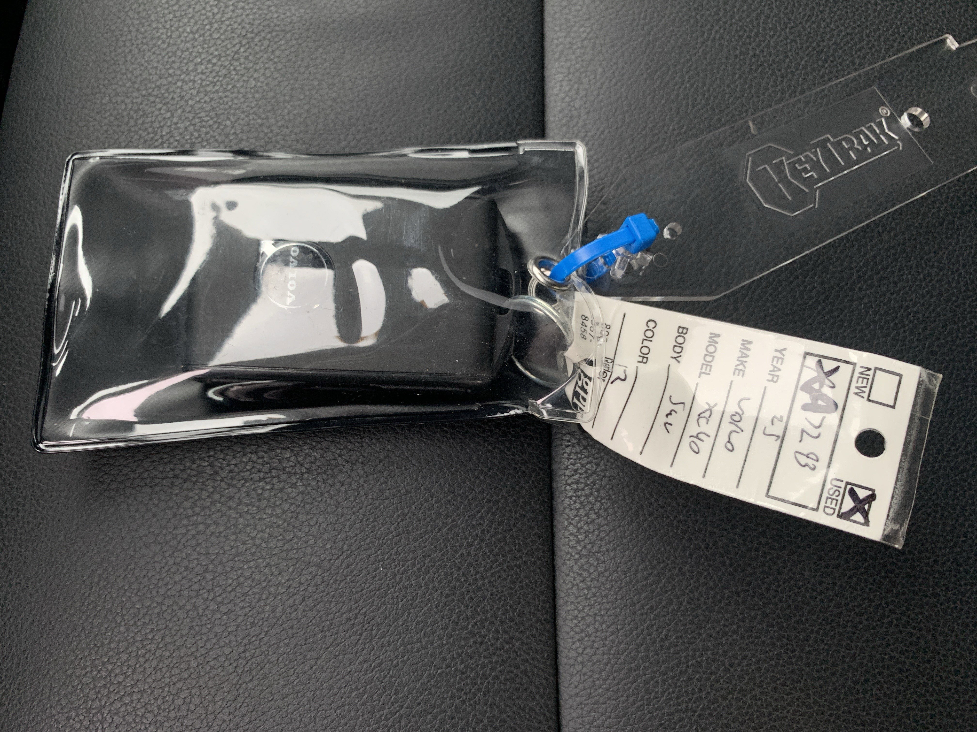 Used 2025 Volvo XC40 B5 Core image 36