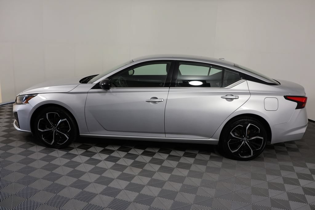 Used 2023 Nissan Altima 2.5 SR AWD/4WD image 5