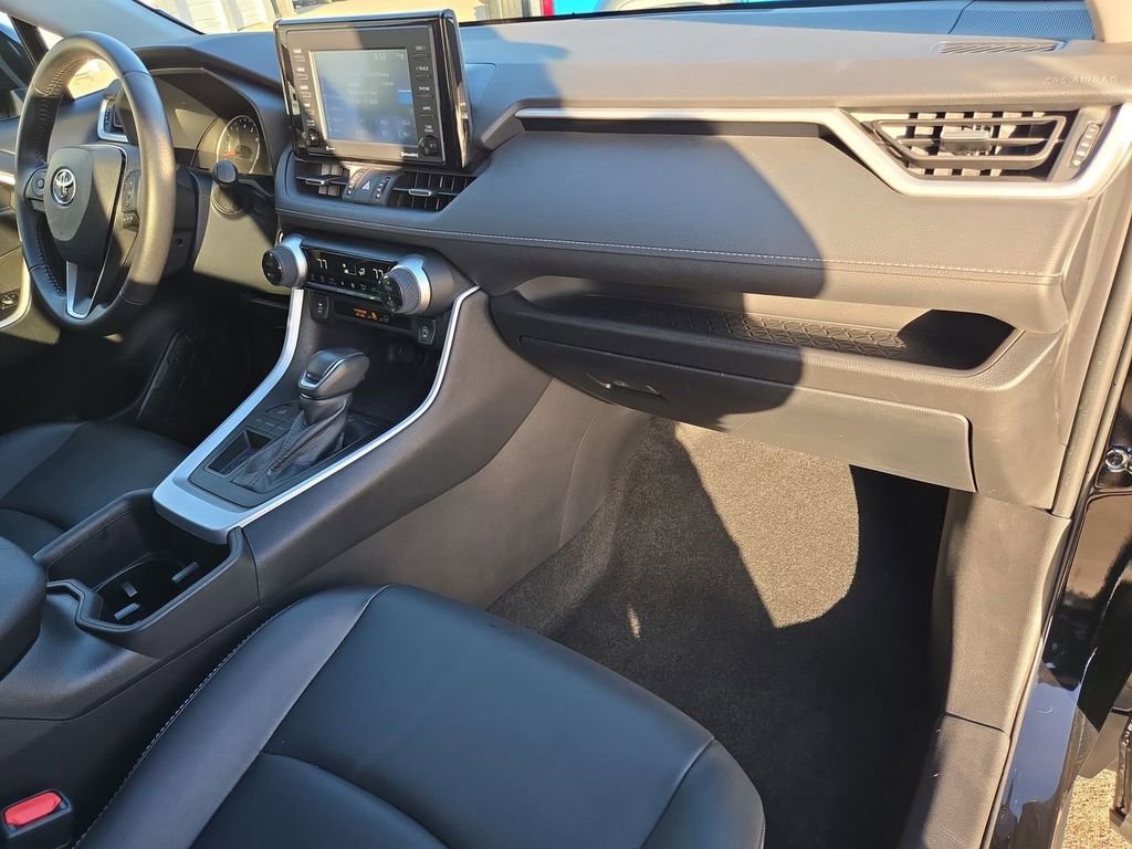 Used 2022 Toyota RAV4 XLE Premium image 32