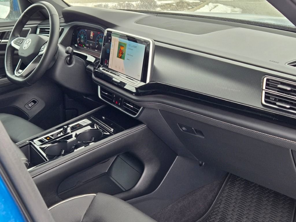 Used 2024 Volkswagen Atlas Cross Sport SEL Premium R-Line image 37