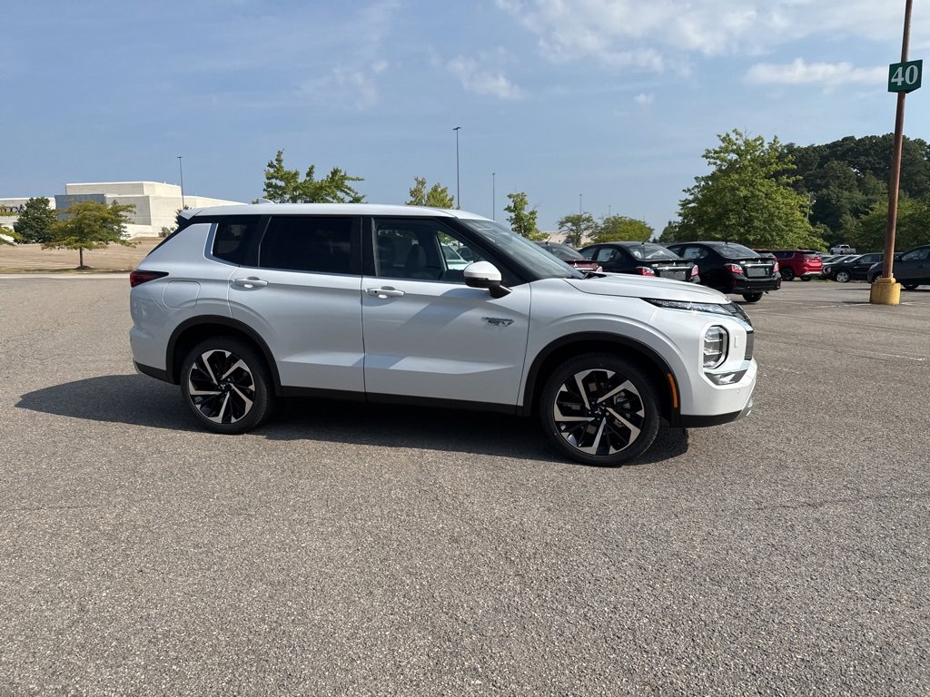 New 2025 Mitsubishi Outlander SE image 4