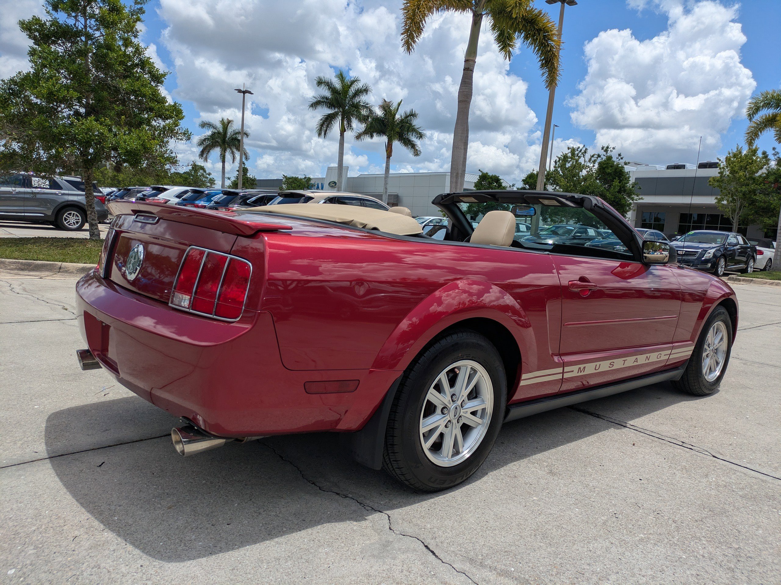 Used 2007 Ford Mustang Convertible RWD image 4