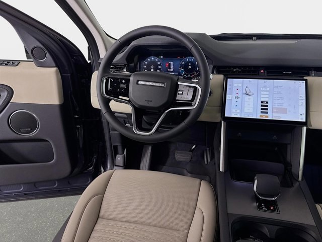 Used 2025 Land Rover Discovery Sport S image 25