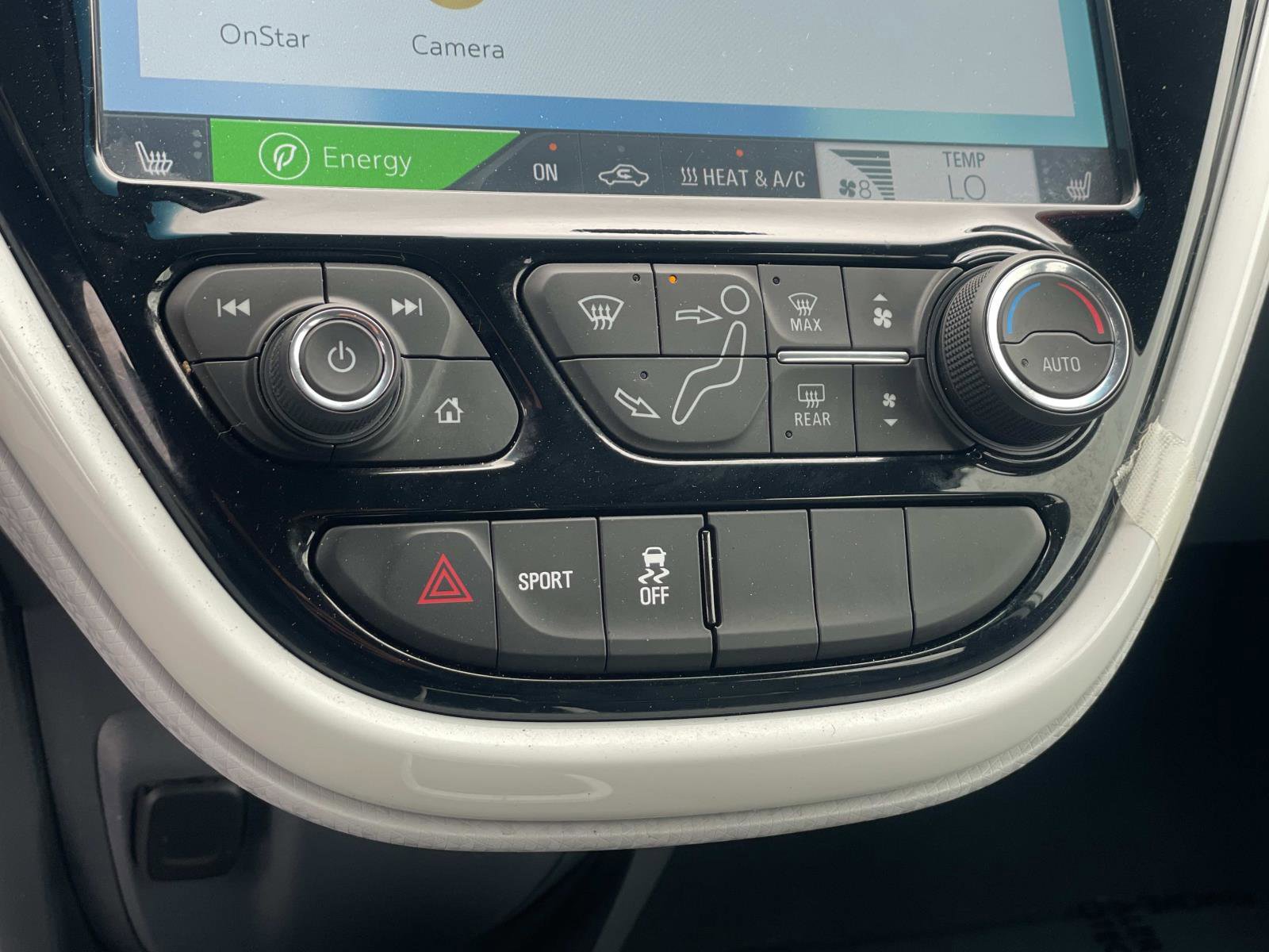 Used 2018 Chevrolet Bolt Premier FWD image 17