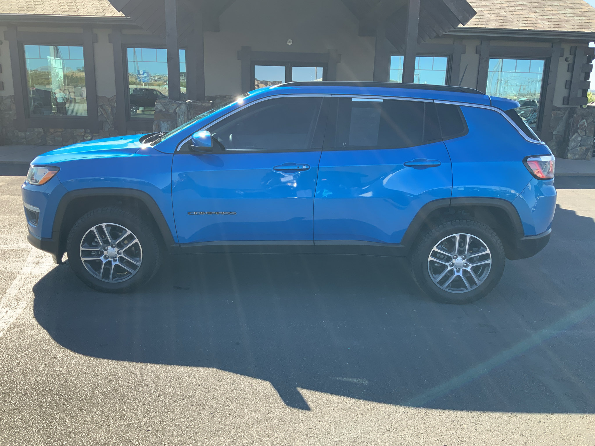 Used 2019 Jeep Compass Latitude w/ Popular Equipment Group AWD/4WD image 1