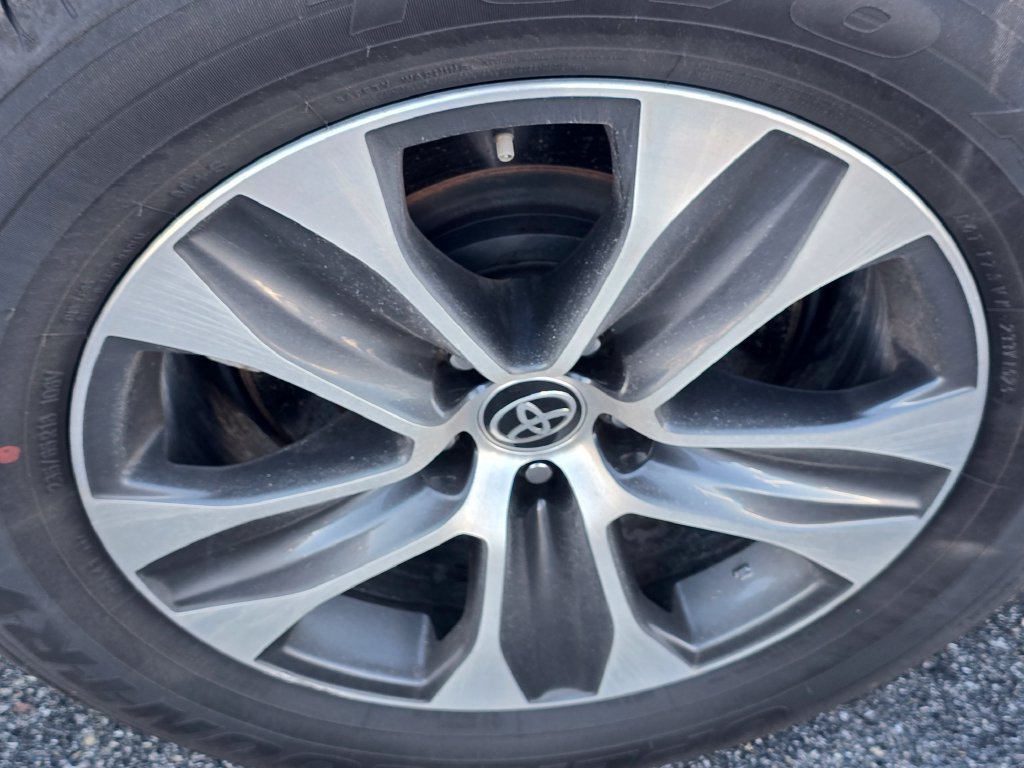 Certified 2025 Toyota Highlander XLE AWD/4WD image 9