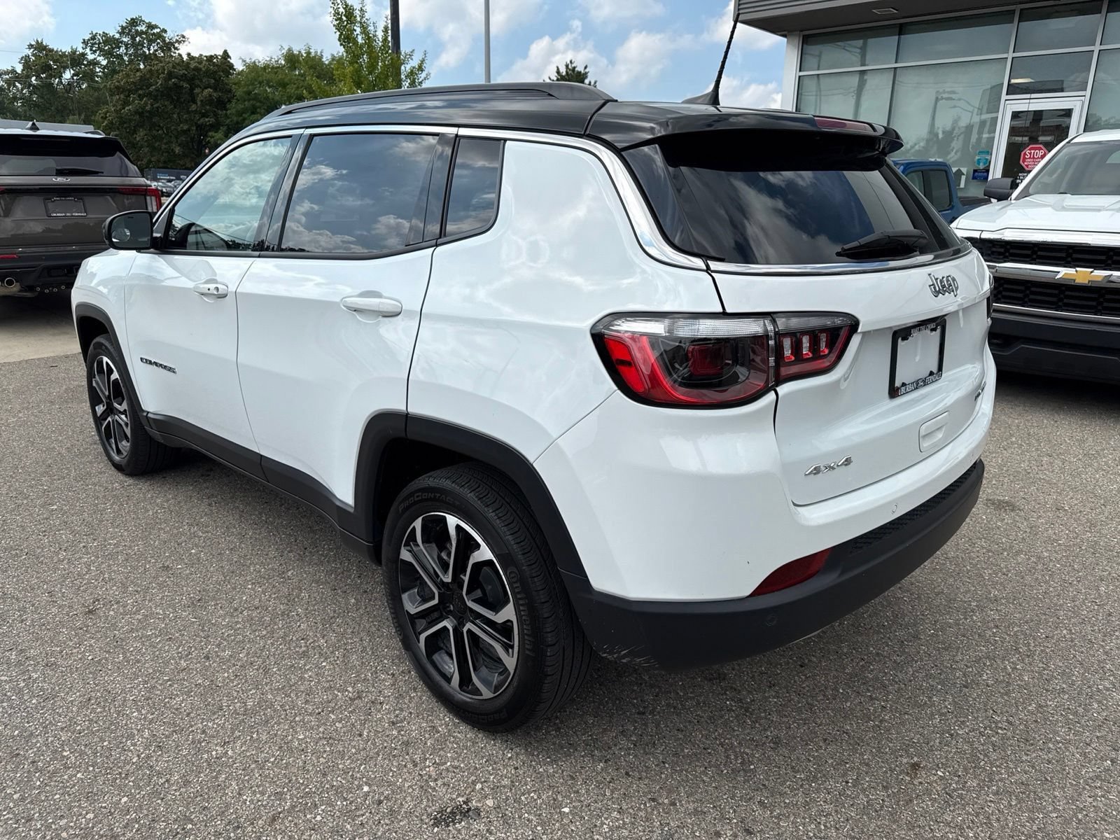 Used 2023 Jeep Compass Limited AWD/4WD image 9